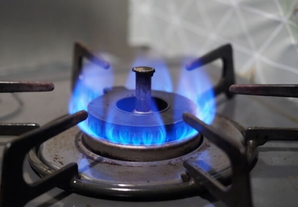 お弁当のおかずをしっかり加熱する様子