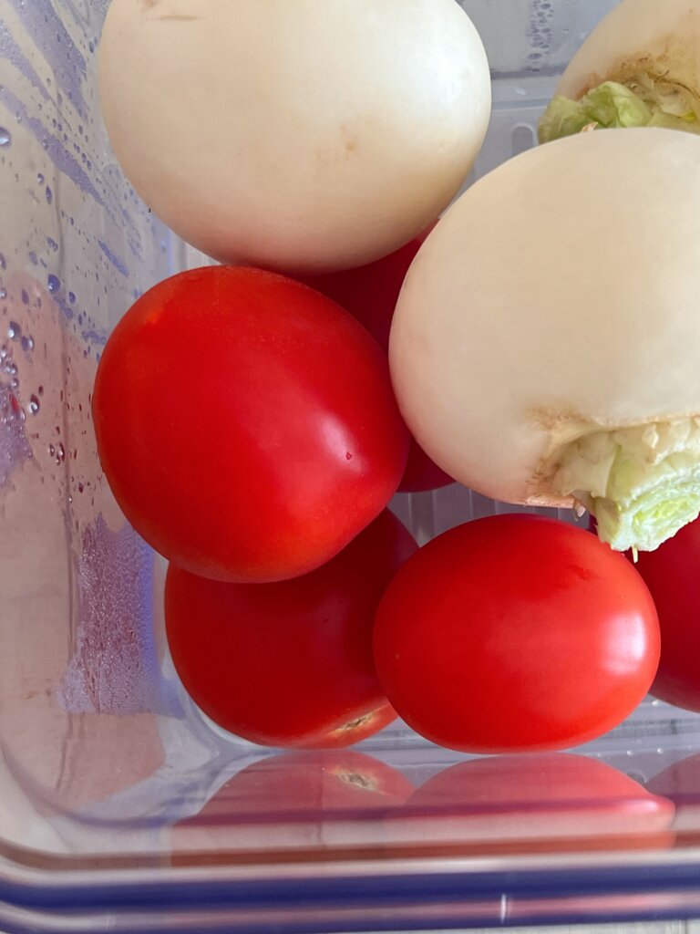 バクエンの真空保存容器に入れたトマト