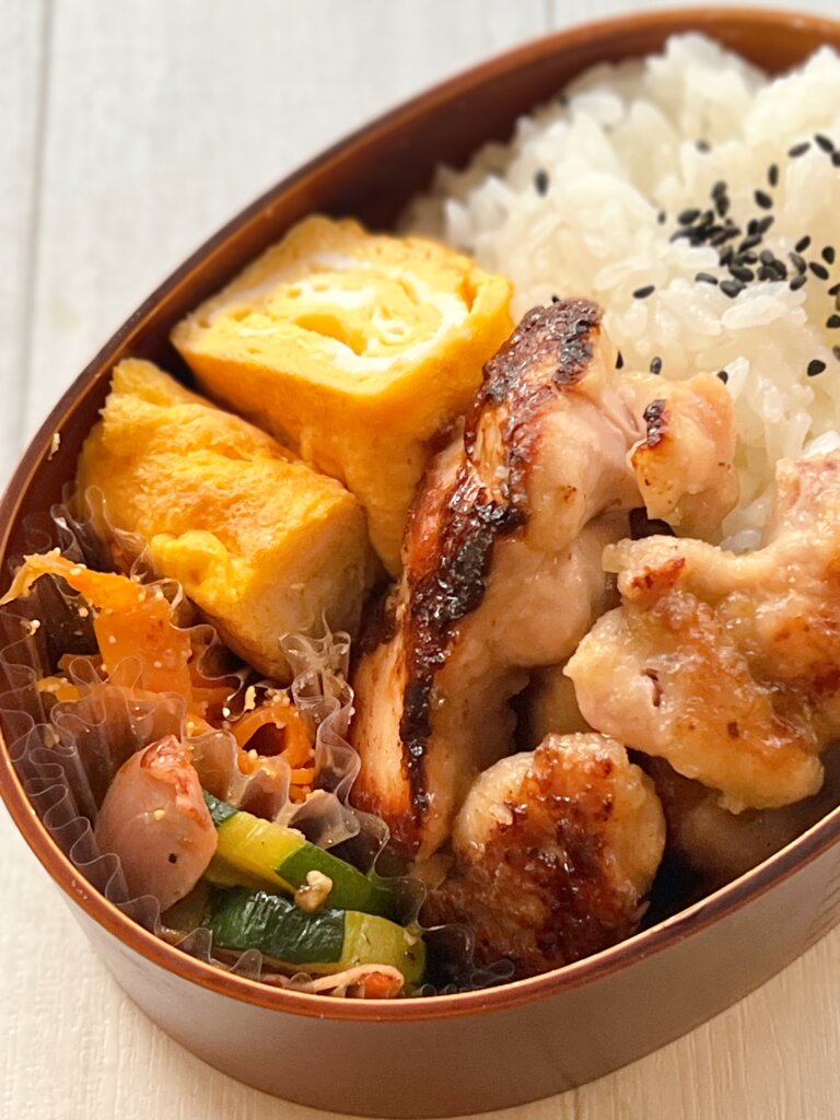 鶏もも肉の柚子胡椒焼きを入れたシンプルなお弁当