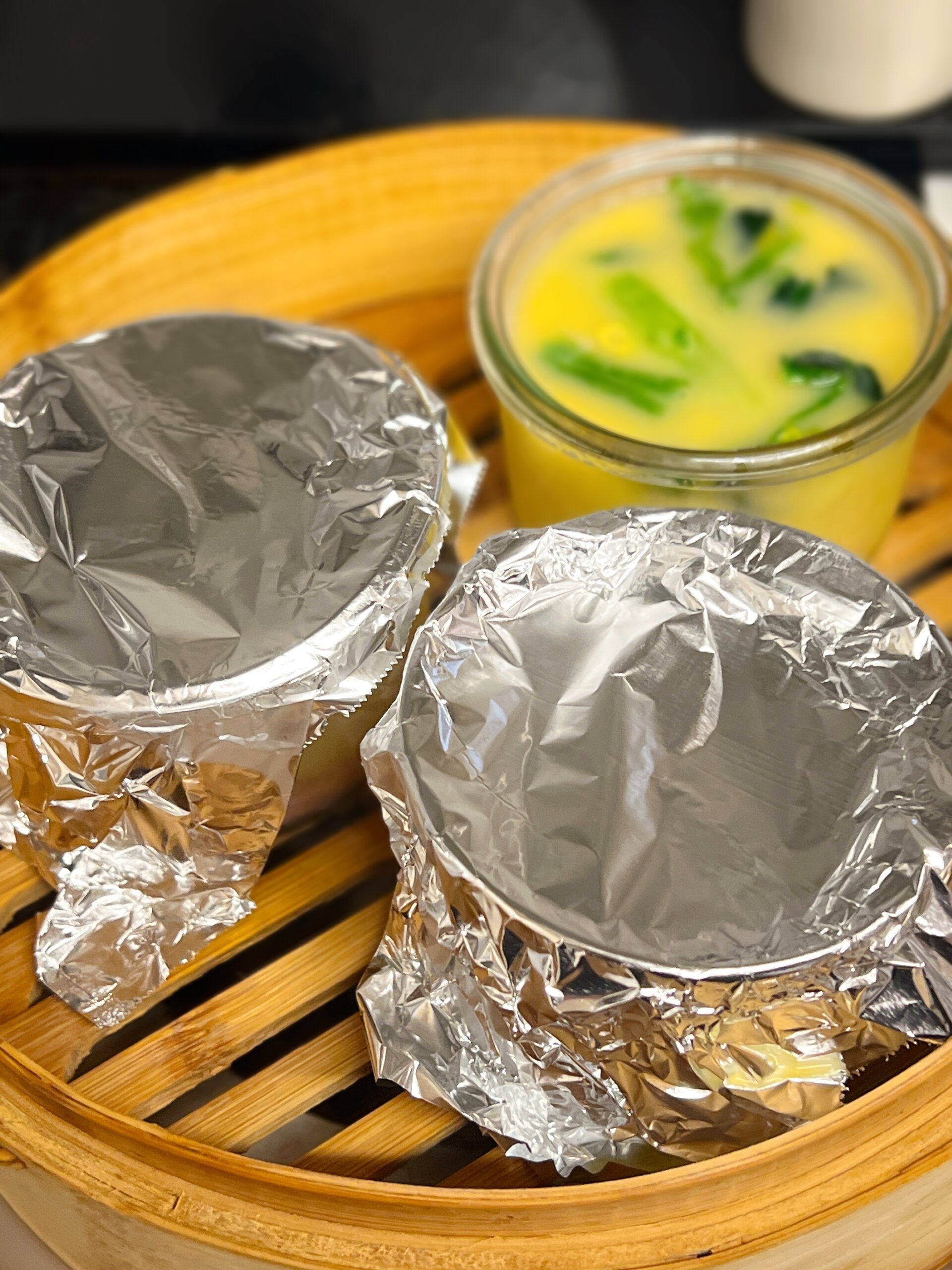 せいろで蒸す前の茶碗蒸し アルミホイルあり