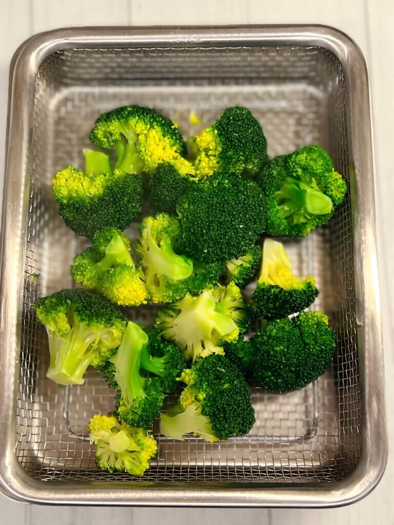 せいろで蒸したブロッコリー。蒸し時間4分で水っぽくならない蒸し野菜。