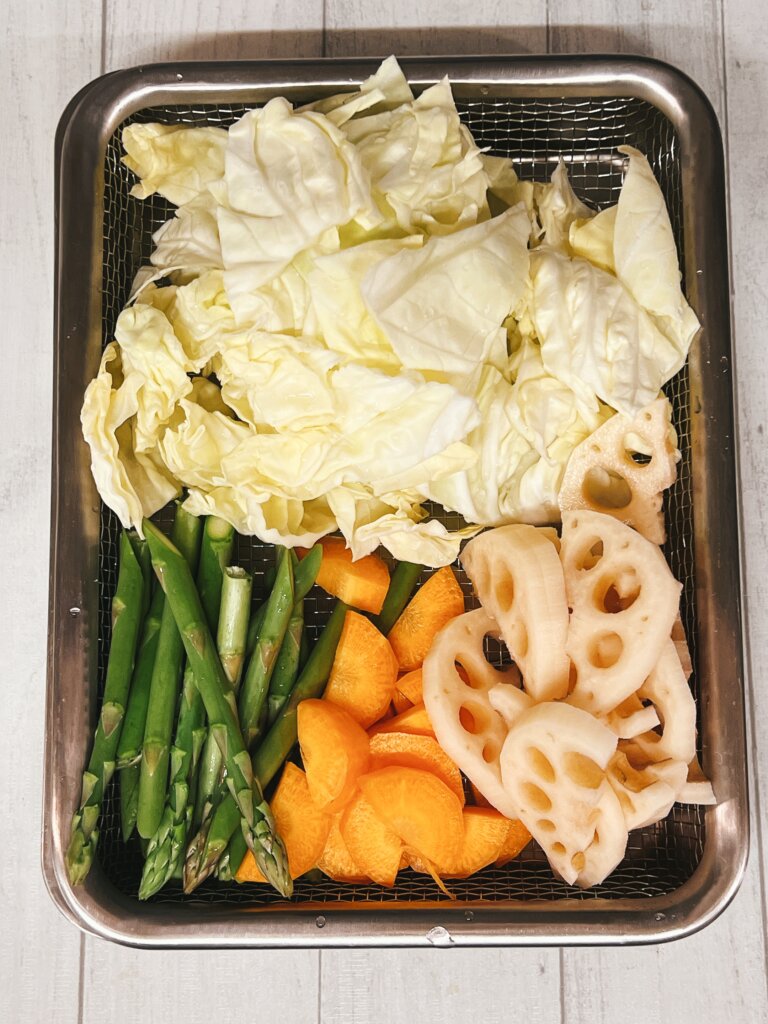 キャベツ・アスパラ・にんじん・れんこんを蒸す前に準備した蒸し野菜