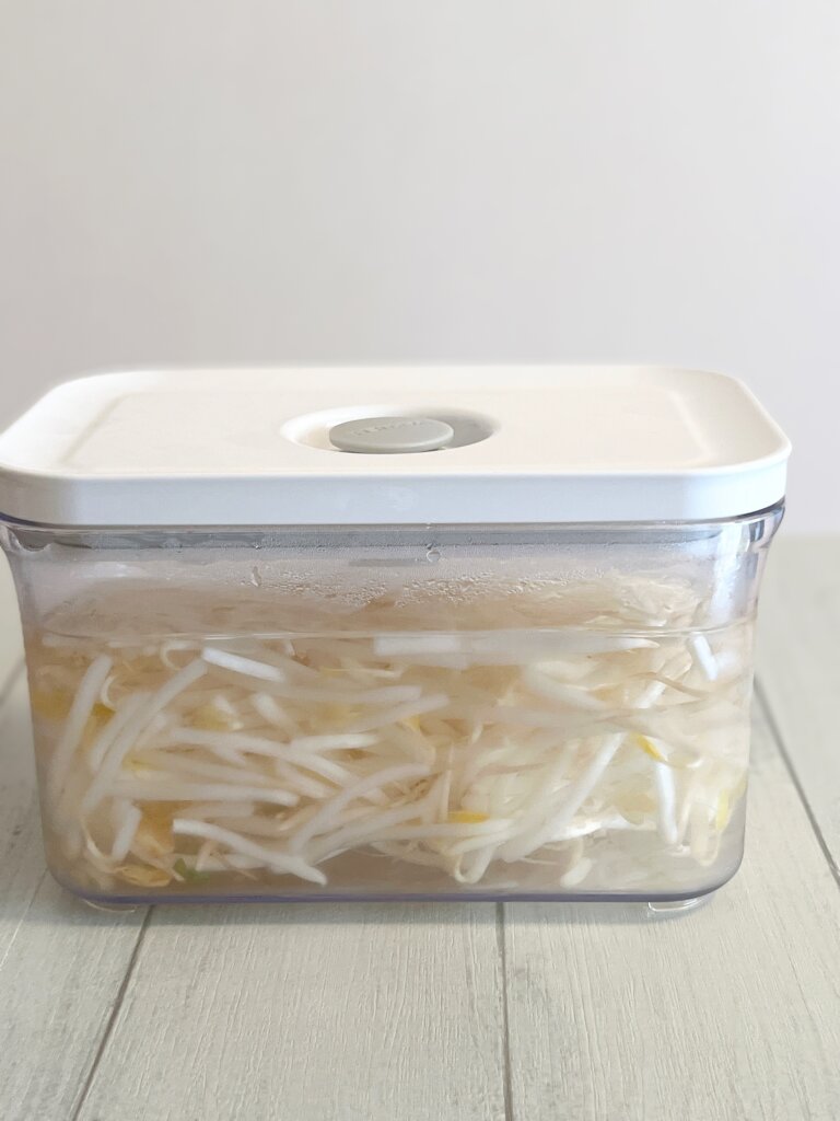 水を張って保存してるもやし