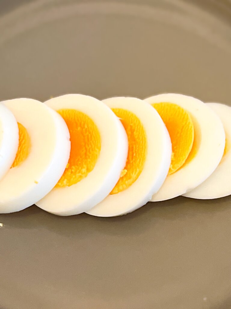 スライスしたゆで卵