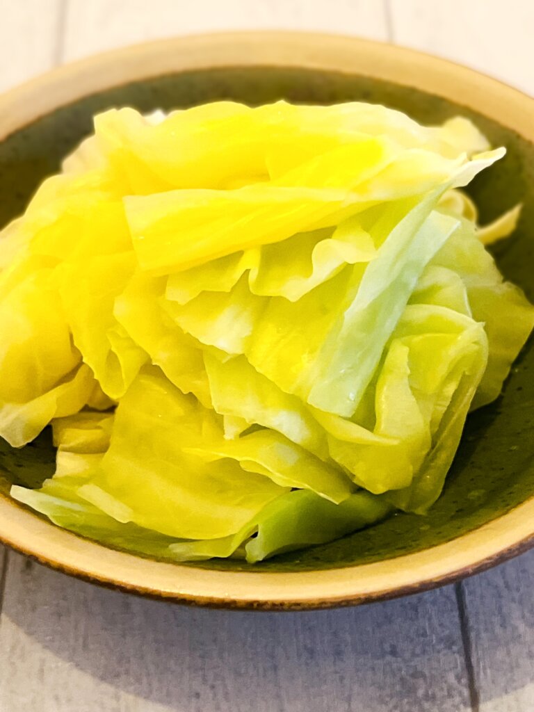 せいろで蒸したキャベツ