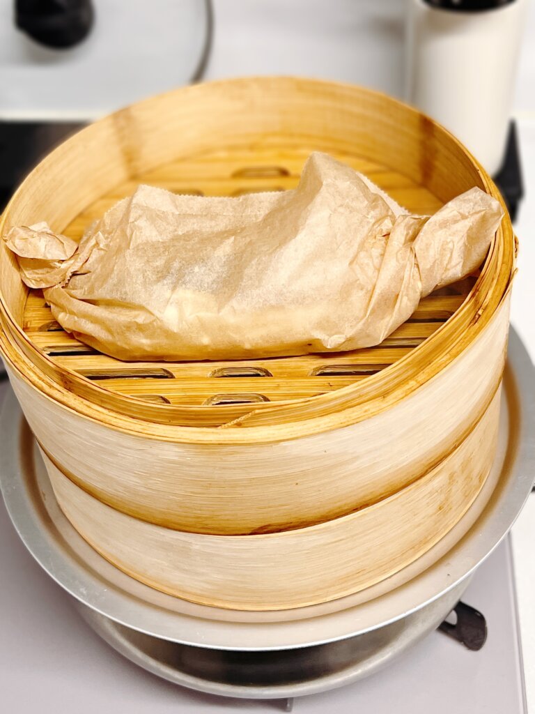 せいろに入れた鮭の包み