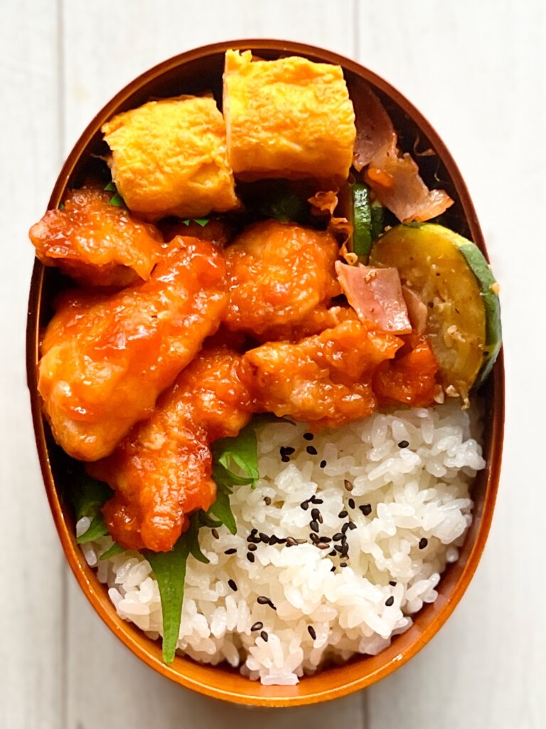 ピリ辛鶏肉のおかずの男子弁当