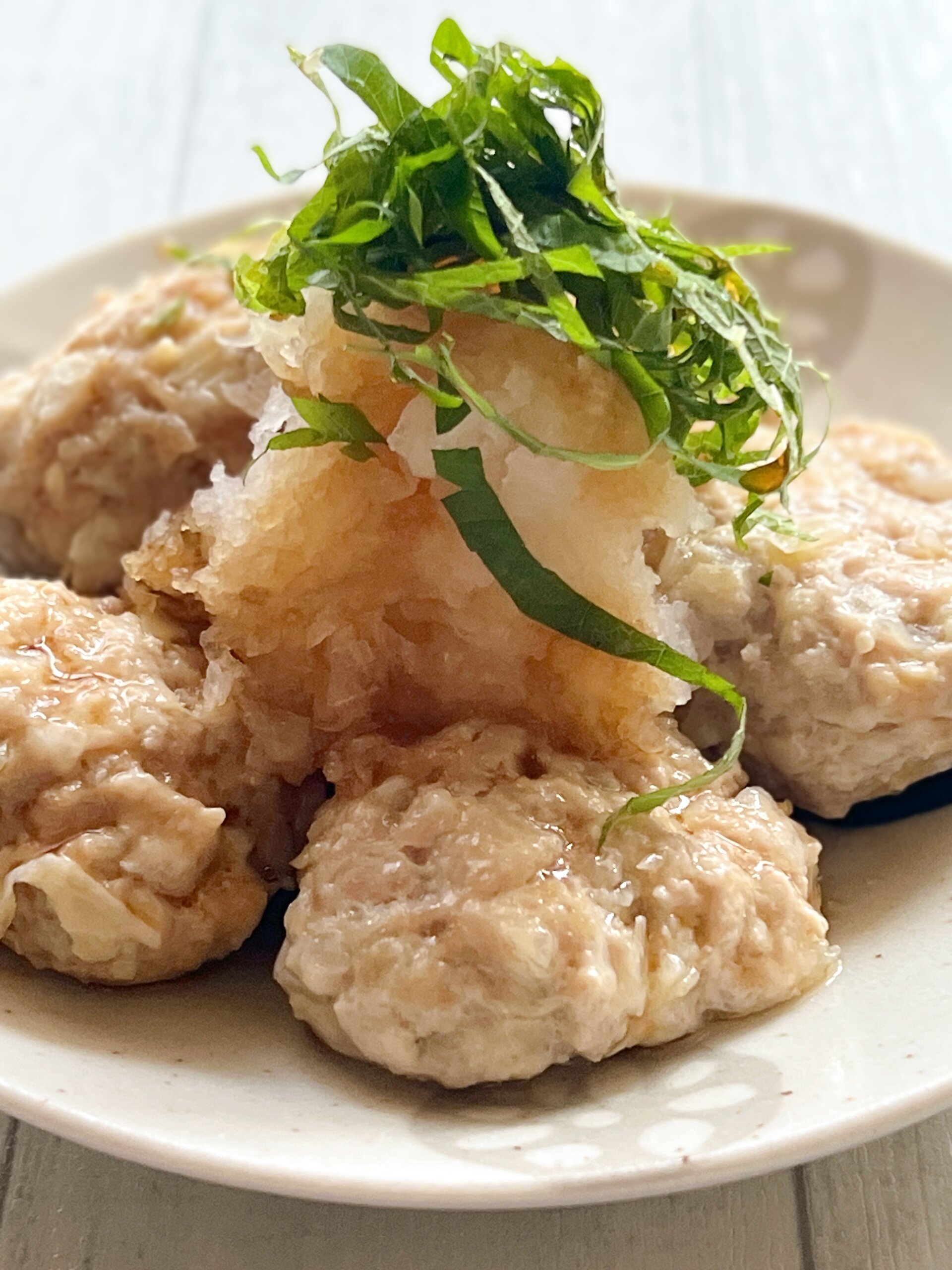 せいろで鶏つくね｜蒸すだけでふわふわ簡単レシピ（しそおろしポン酢