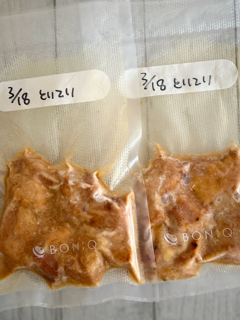 お弁当用のおかずを真空パックして冷凍ストックした状態