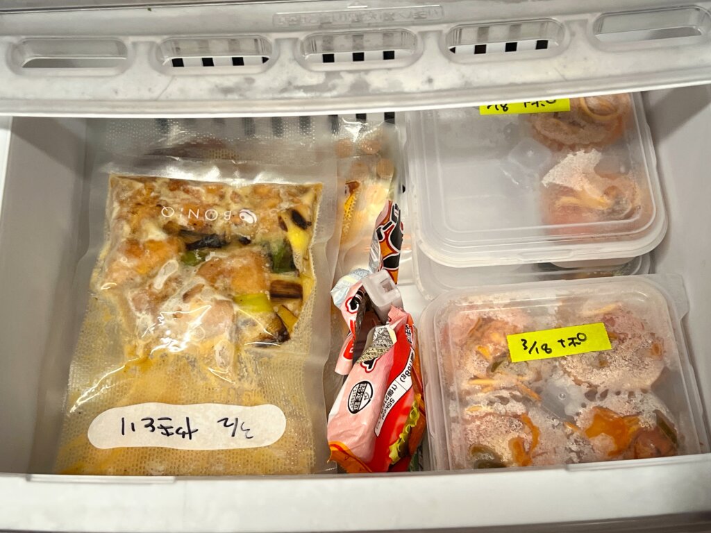 冷凍庫に1週間分のお弁当用おかずをストックした様子