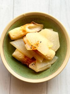 白だしで煮た大根とちくわのやさしい副菜