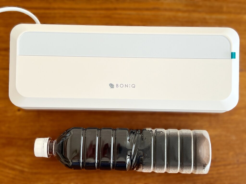 BONIQ真空パック機のサイズ感|ペットボトルと比較