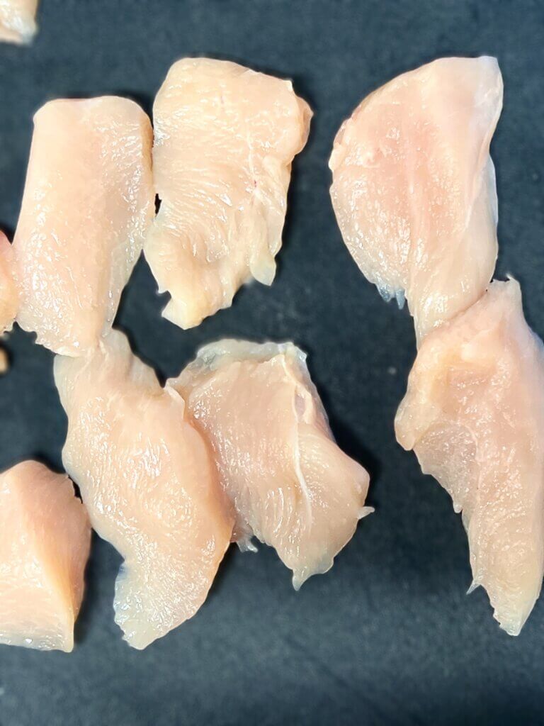 鶏胸肉を削ぎ切りにしたとこ